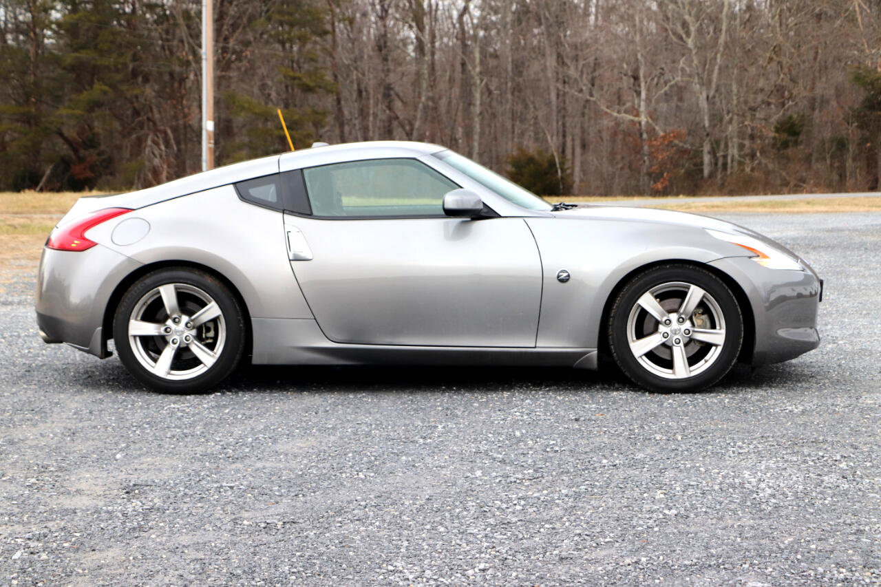 Used 2010 Nissan 370Z Touring image 2