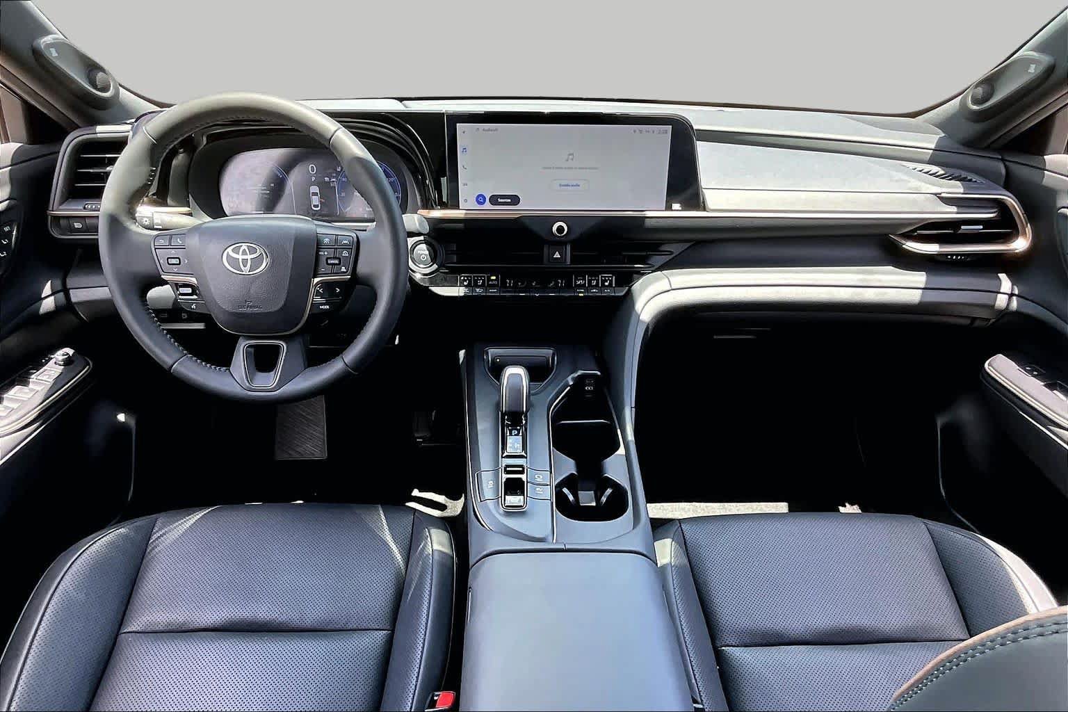 Used 2023 Toyota Crown AWD/4WD image 15
