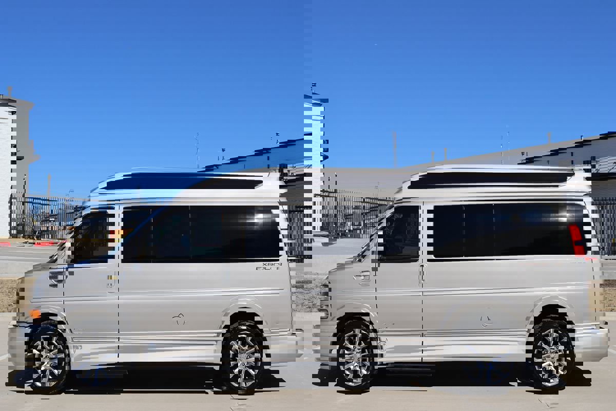 Used 2020 GMC Savana 2500 Extended w/ Enhanced Convenience Package image 7