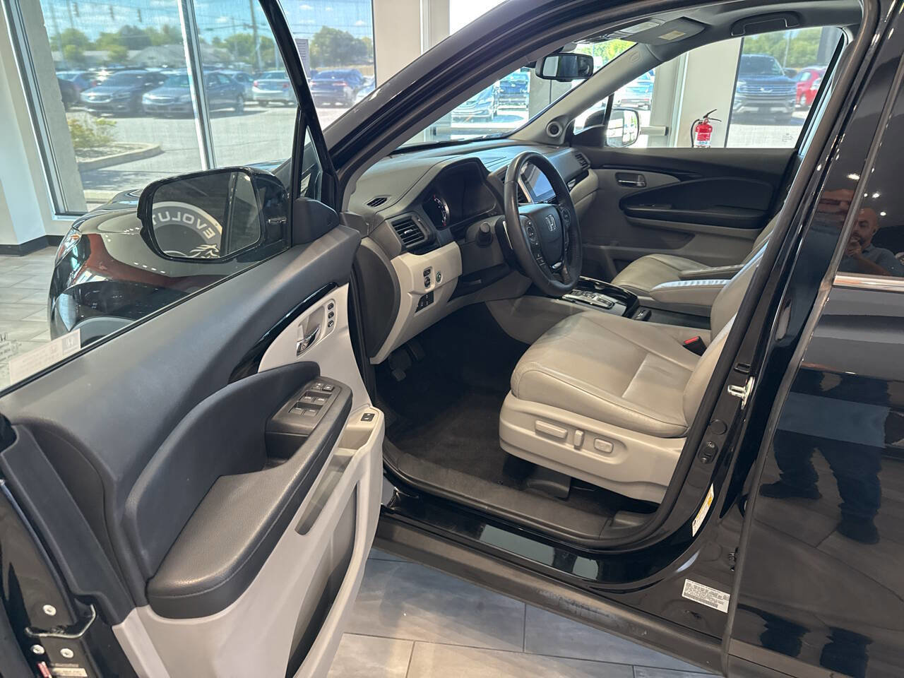 Used 2018 Honda Pilot Elite image 12