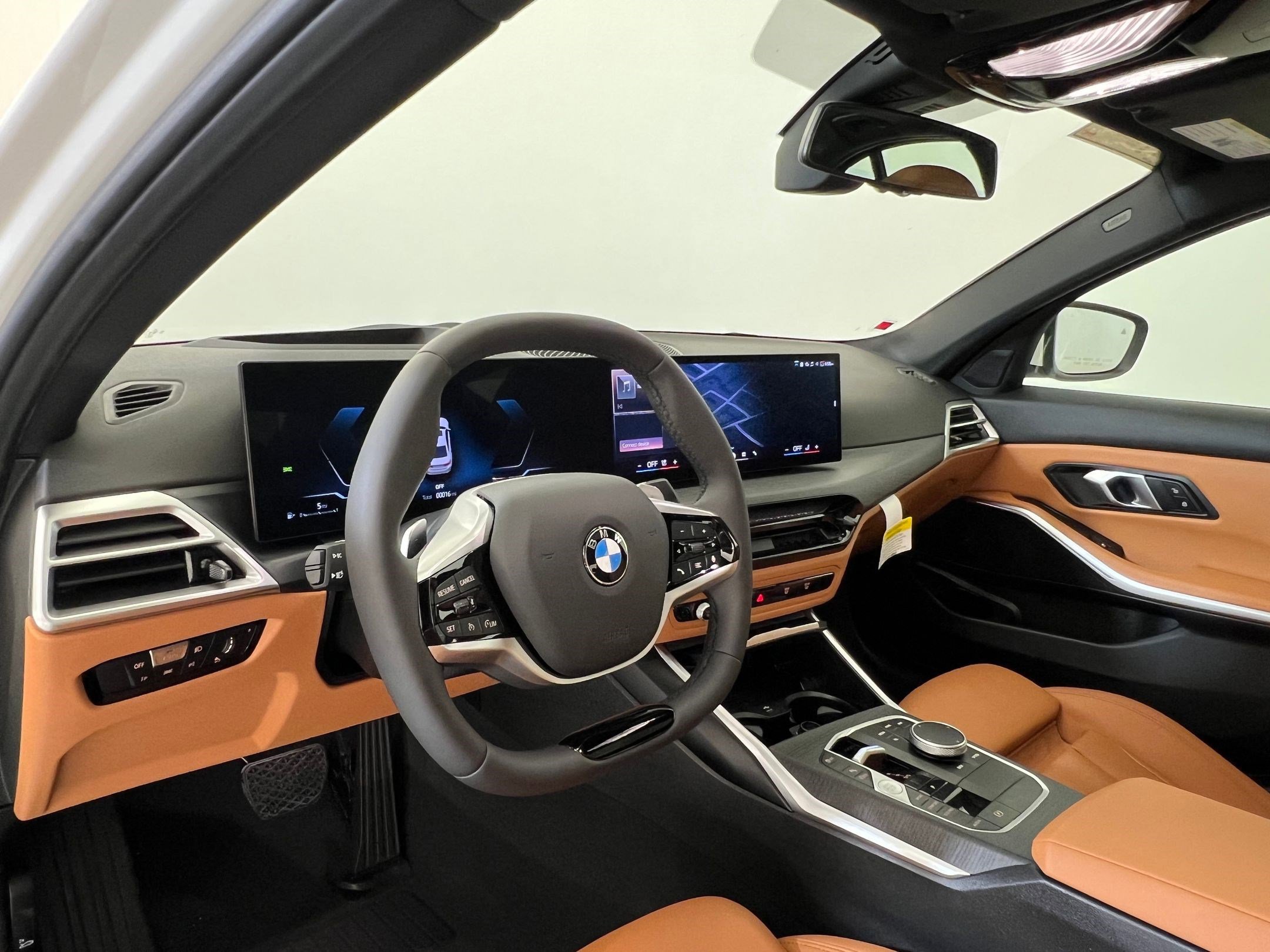 Used 2025 BMW 330i xDrive Sedan w/ Premium Package AWD/4WD image 3
