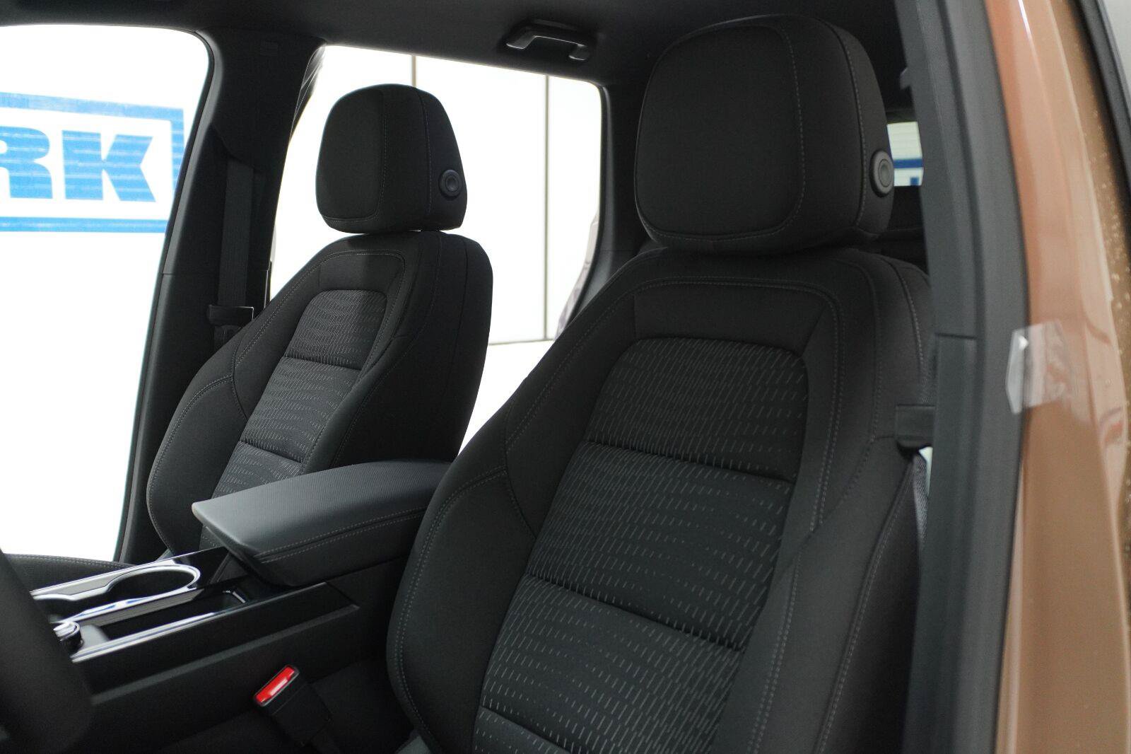 New 2027 Chevrolet Equinox LT w/ Safety and Technology Package FWD image 7