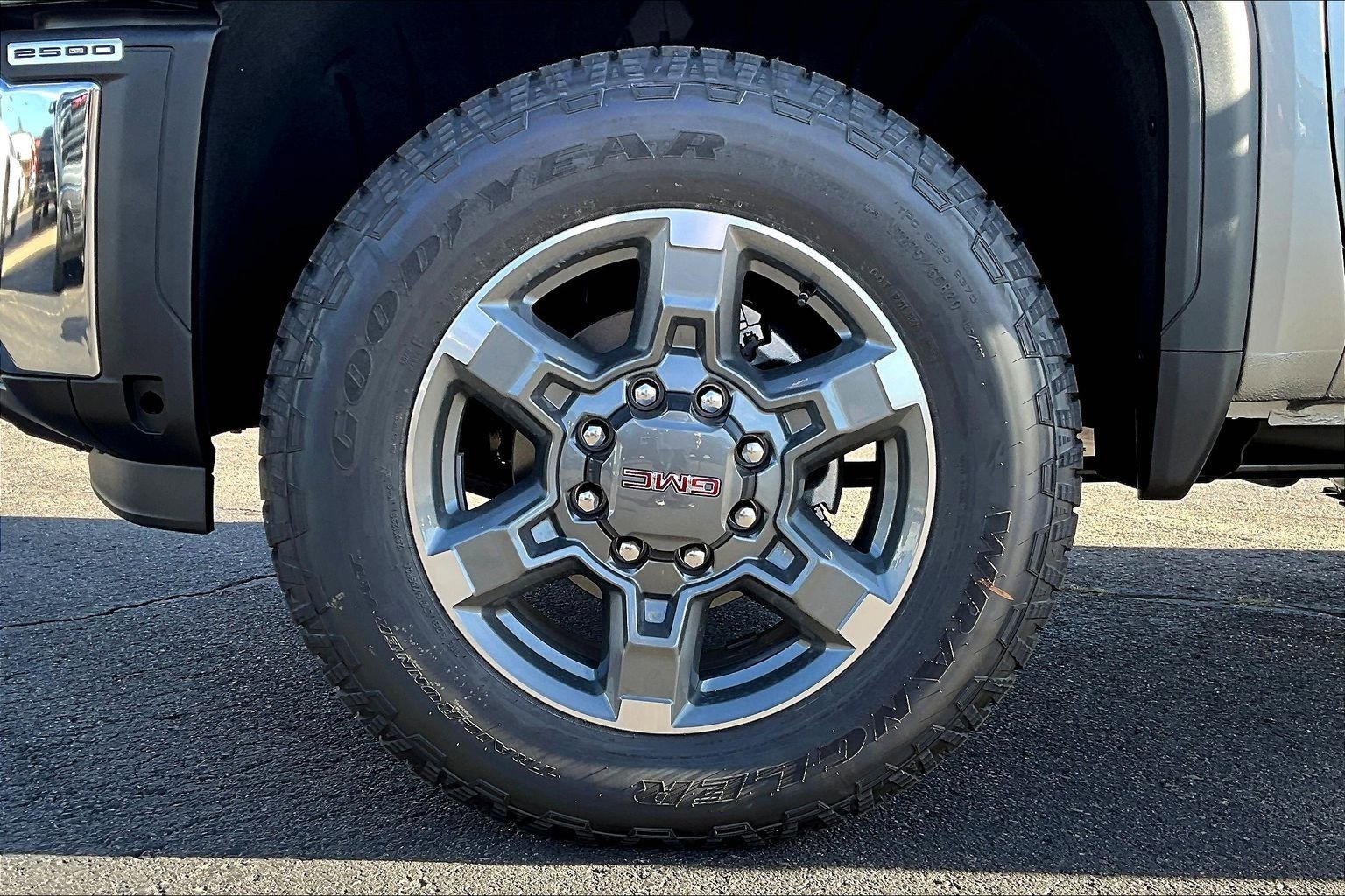 New 2026 GMC Sierra 2500 SLT image 12