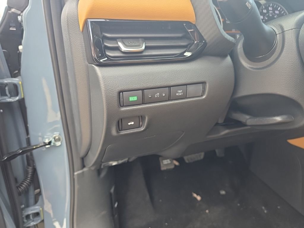 New 2025 Nissan Sentra SV w/ SV Premium Package image 18