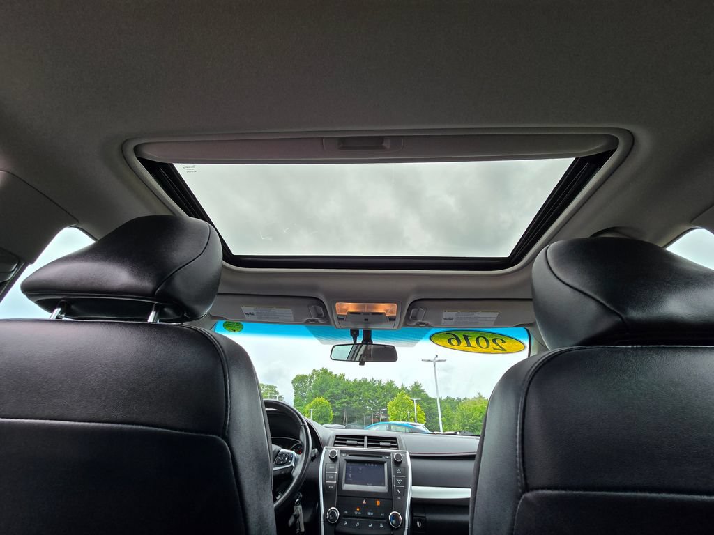 Used 2016 Toyota Camry SE w/ Moonroof Package FWD image 22