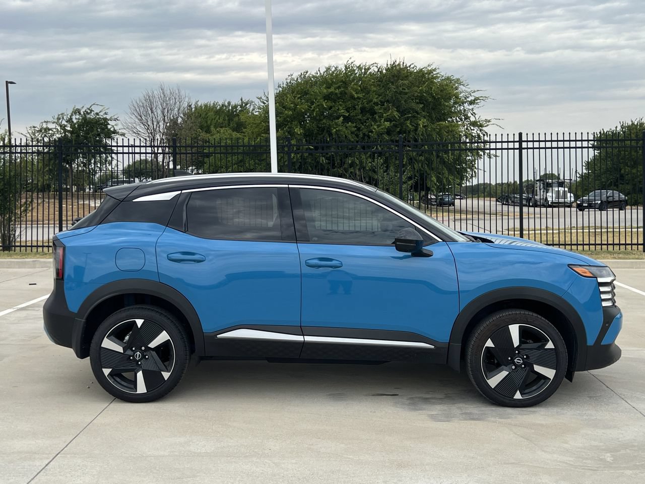New 2026 Nissan Kicks SR FWD image 3