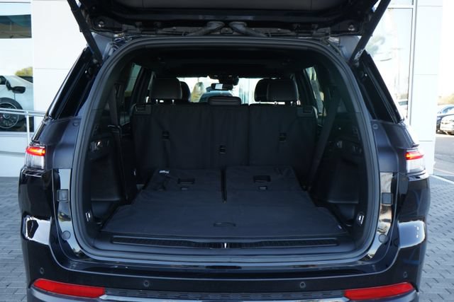 Used 2024 Jeep Grand Cherokee L Altitude AWD/4WD image 8