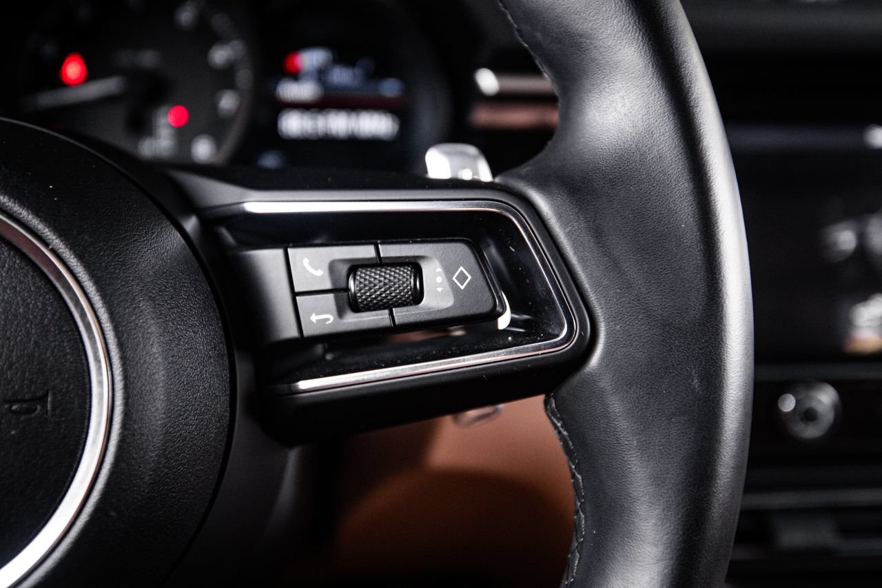 Certified 2023 Porsche Macan AWD/4WD image 16