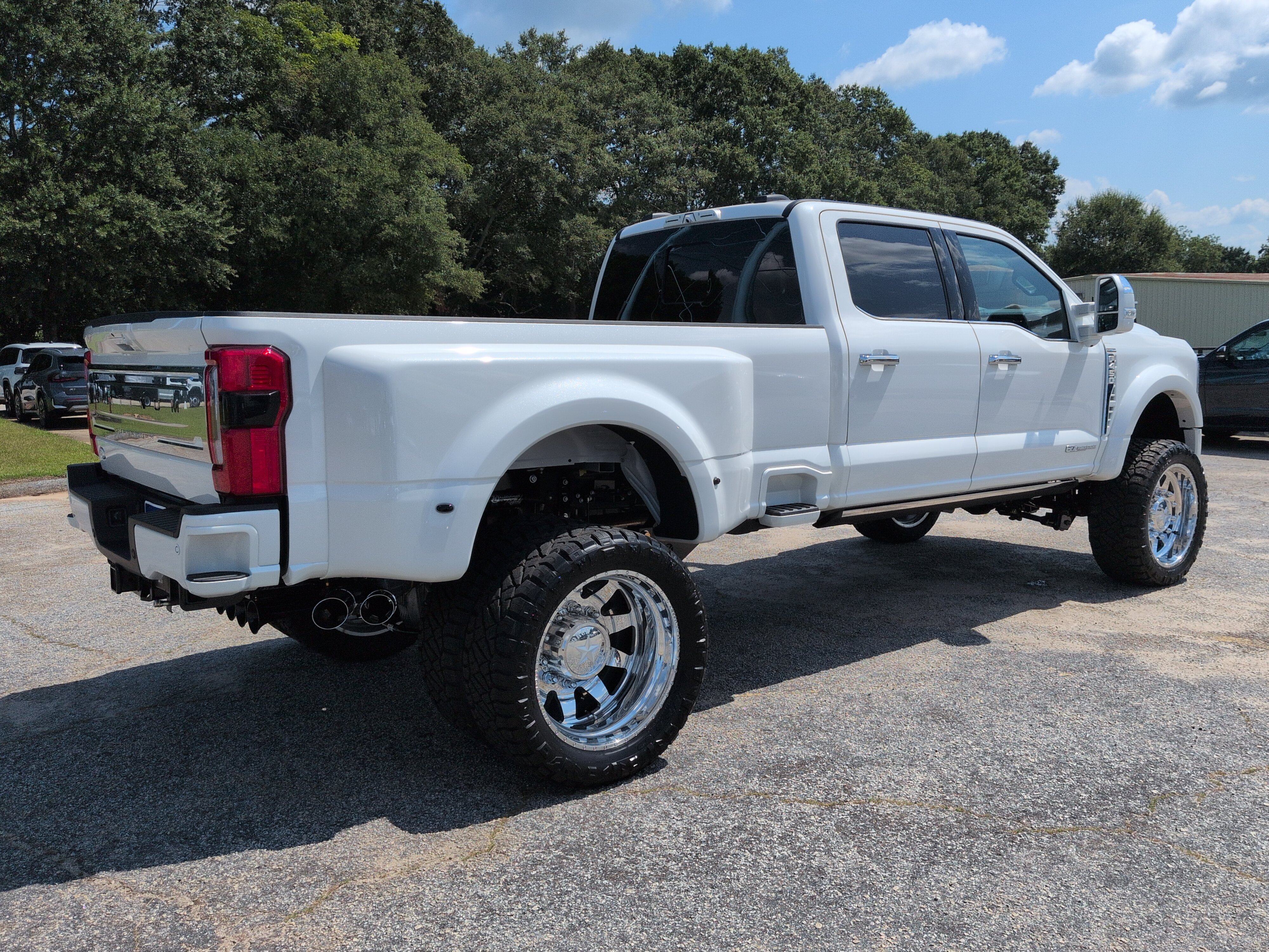 Used 2024 Ford F450 Platinum w/ FX4 Off-Road Package AWD/4WD image 3