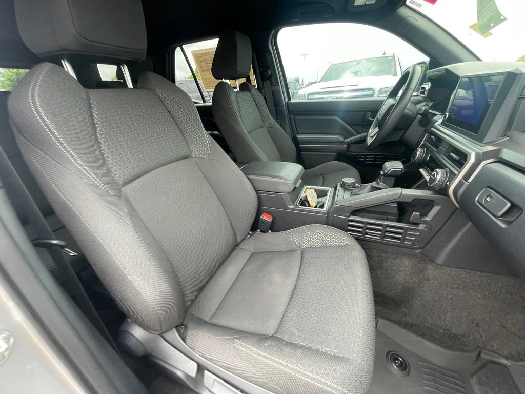 Used 2025 Toyota 4Runner SR5 AWD/4WD image 28