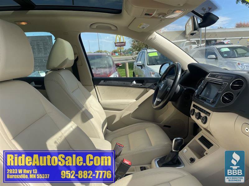 Used 2017 Volkswagen Tiguan SEL AWD/4WD image 14