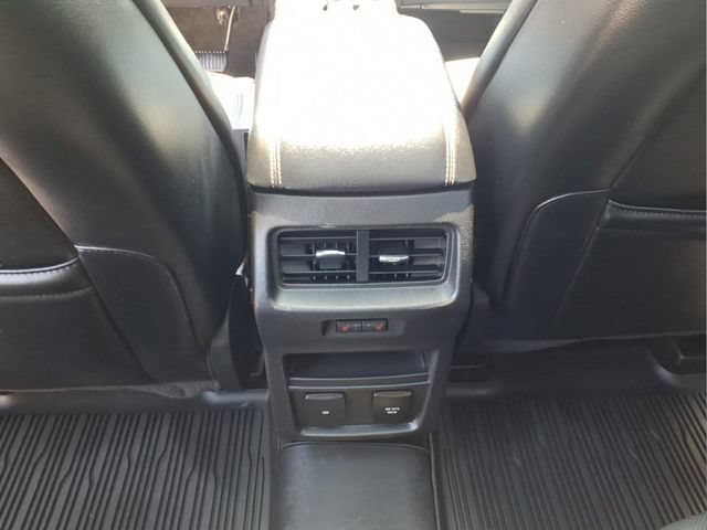 Used 2018 Ford Edge Titanium w/ Equipment Group 301A AWD/4WD image 16
