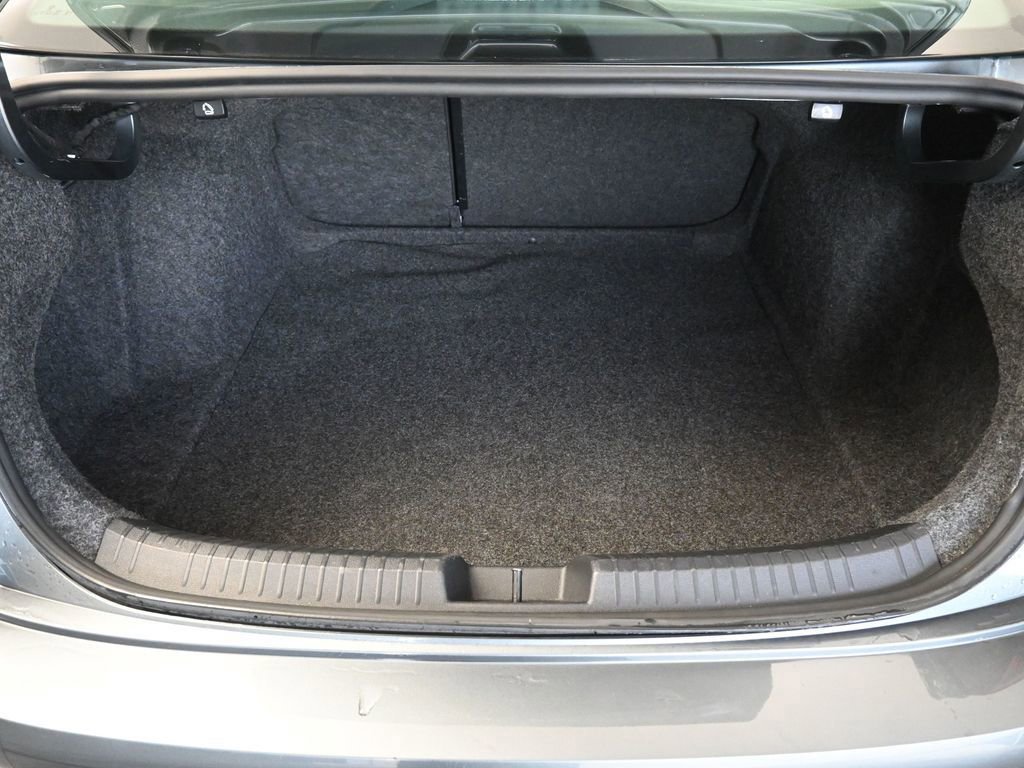 Used 2024 Volkswagen Jetta SE image 17