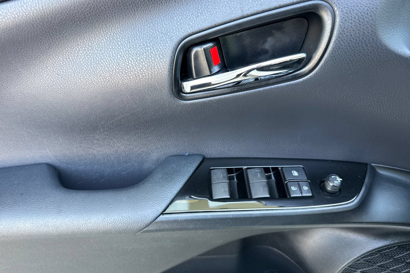 Used 2019 Toyota Prius LE w/ Preferred Accessory Package AWD/4WD image 10