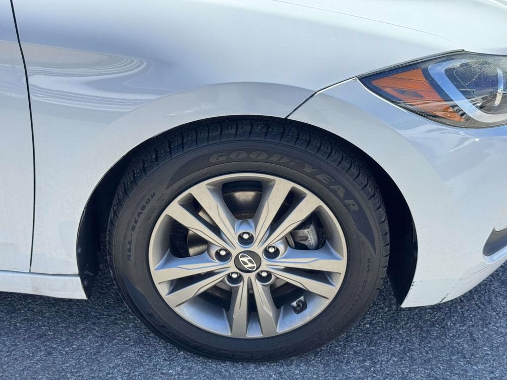Used 2017 Hyundai Elantra SE FWD image 9