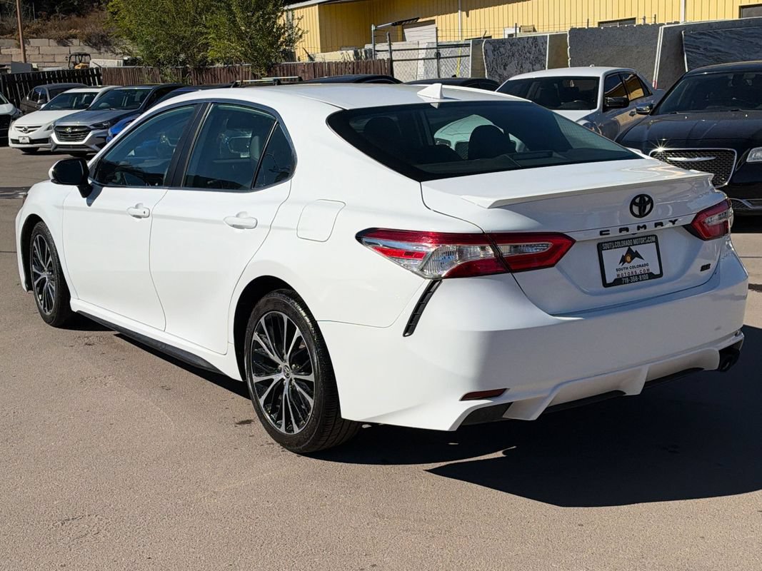 Used 2020 Toyota Camry SE w/ Convenience Package FWD image 5