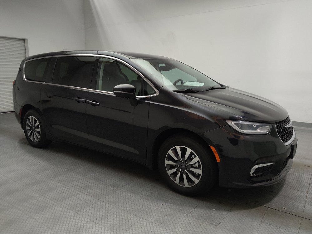 Used 2023 Chrysler Pacifica Touring-L FWD image 11