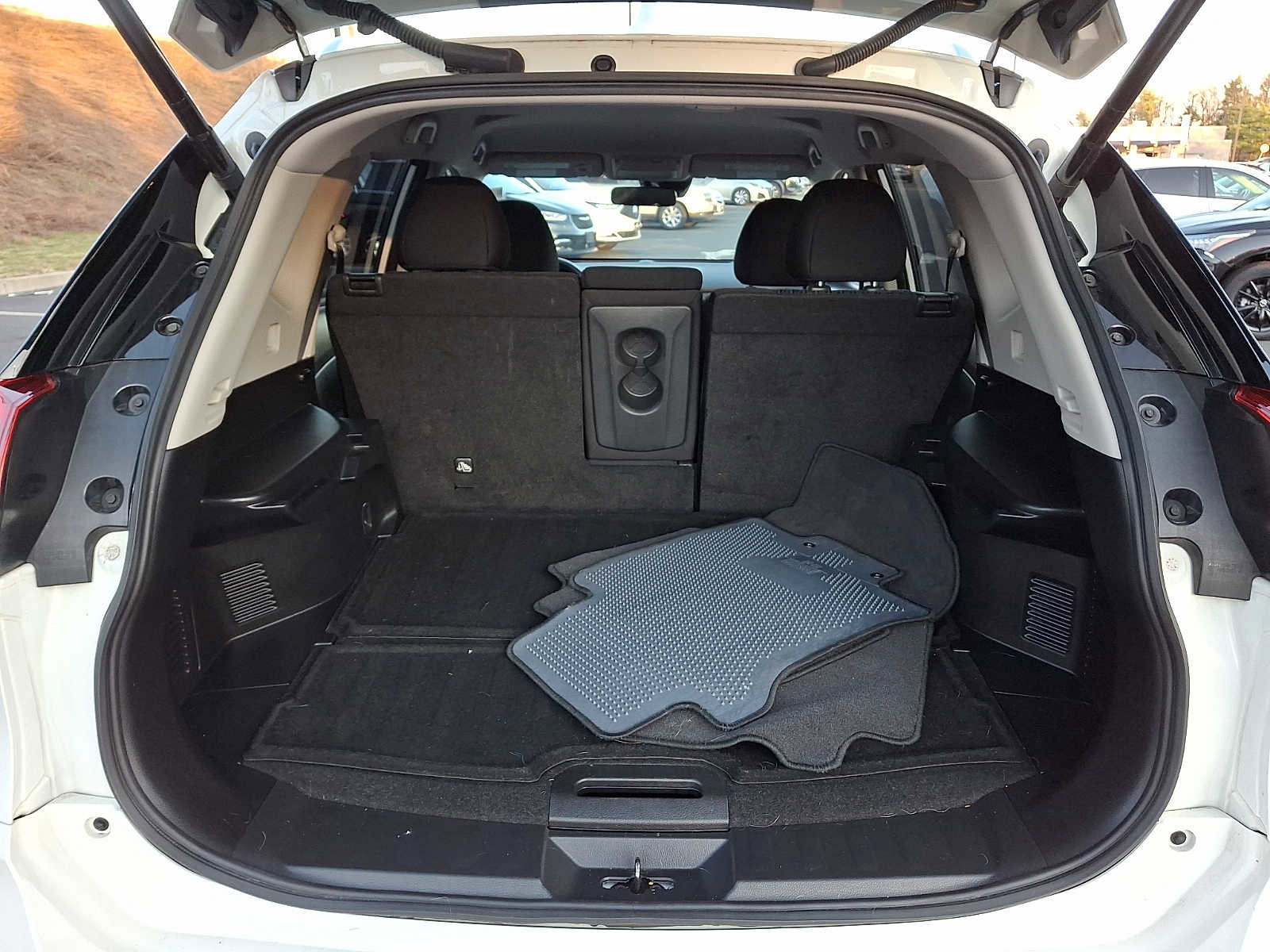 Used 2020 Nissan Rogue SV image 27