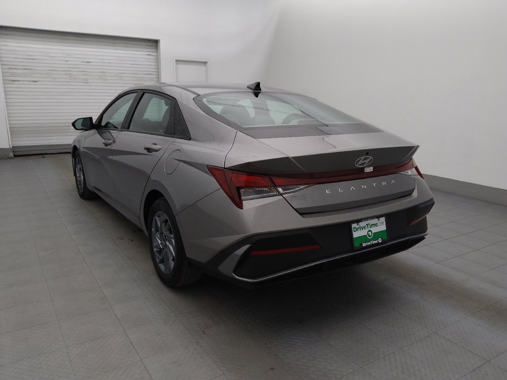 Used 2024 Hyundai Elantra SEL image 5