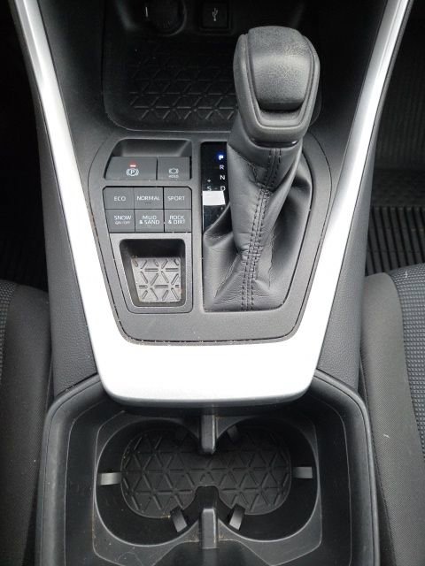 Used 2022 Toyota RAV4 LE image 18