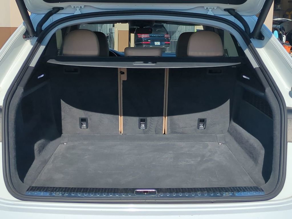 Used 2019 Audi Q8 Premium Plus w/ Premium Plus image 12