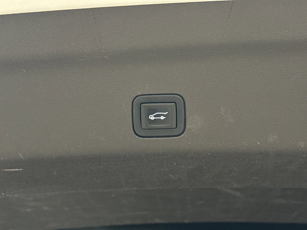 Used 2021 GMC Yukon Denali w/ Denali Premium Package image 37