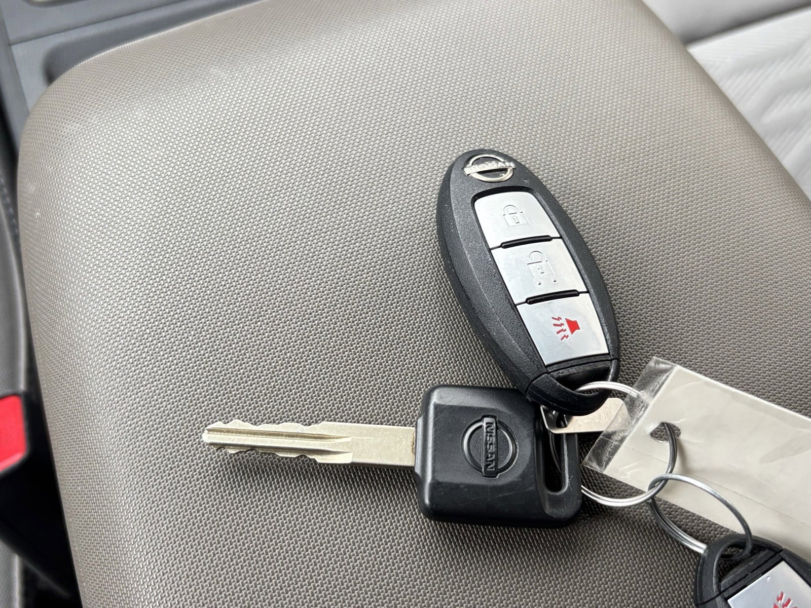 Used 2024 Nissan Frontier SV image 26