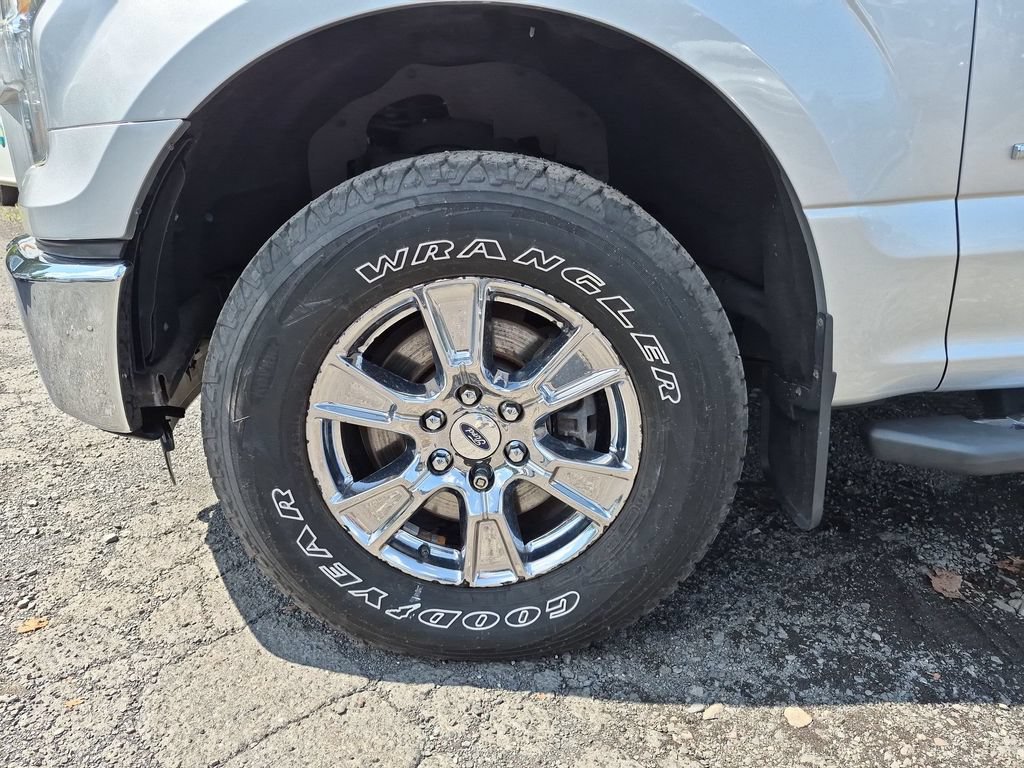 Used 2015 Ford F150 XLT w/ Equipment Group 302A Luxury AWD/4WD image 17