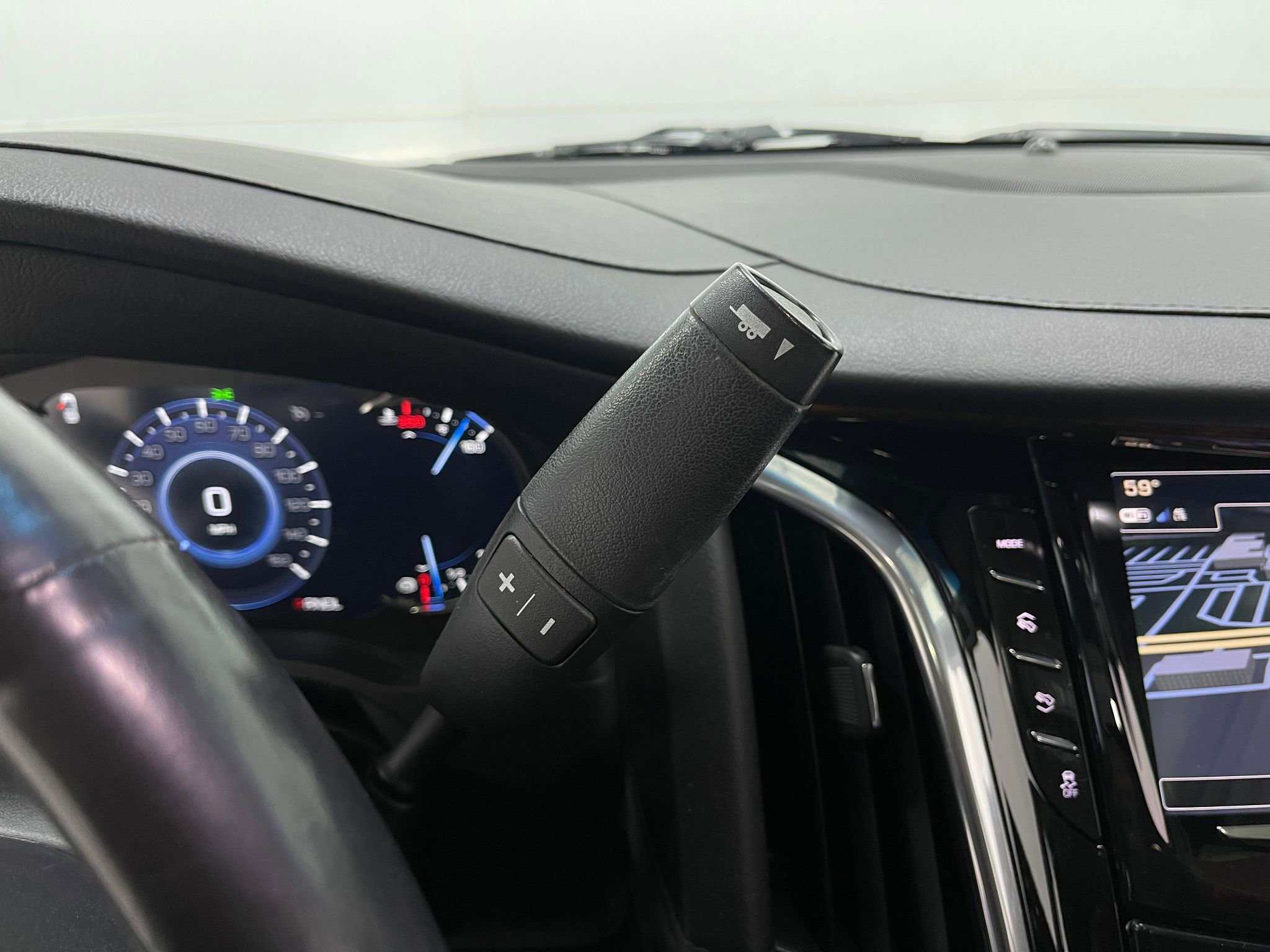 Used 2018 Cadillac Escalade Luxury w/ LPO, Radiant Package image 31