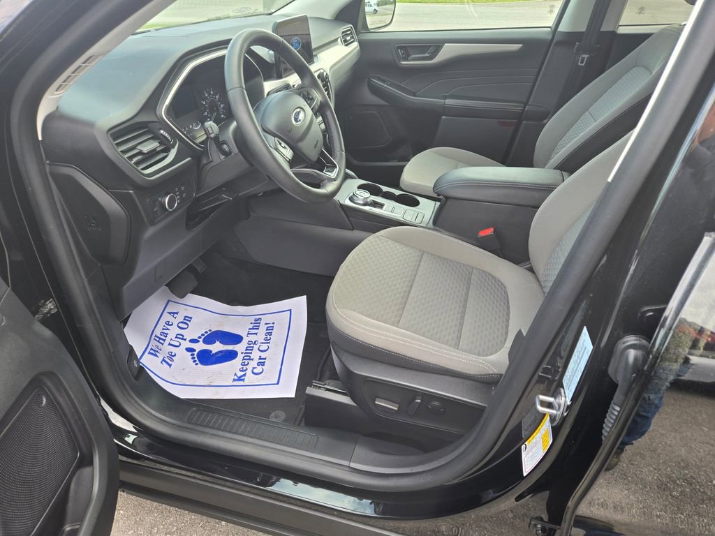 Used 2022 Ford Escape SE w/ SE Sport Appearance Package image 7