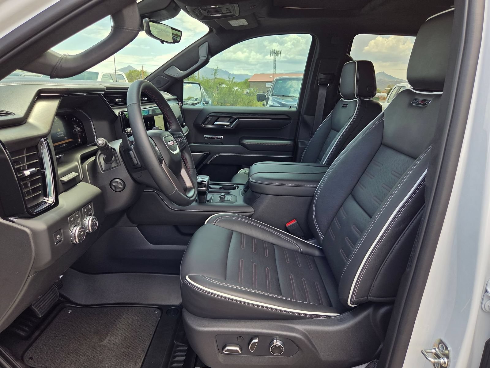 Used 2026 GMC Sierra 1500 AT4X w/ LPO, Black Badging Package AWD/4WD image 11