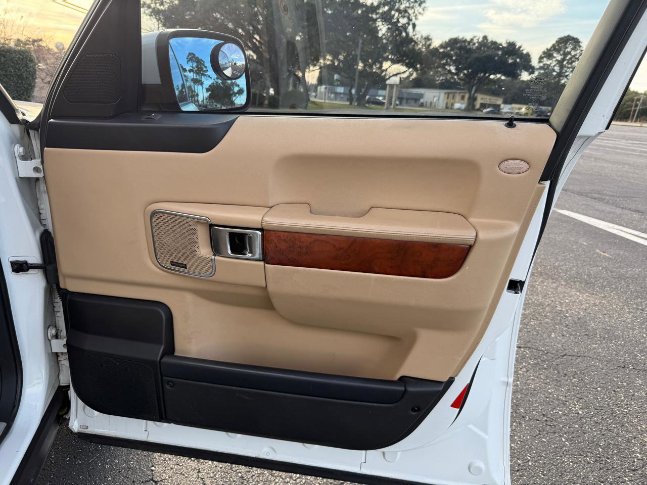 Used 2012 Land Rover Range Rover HSE image 19