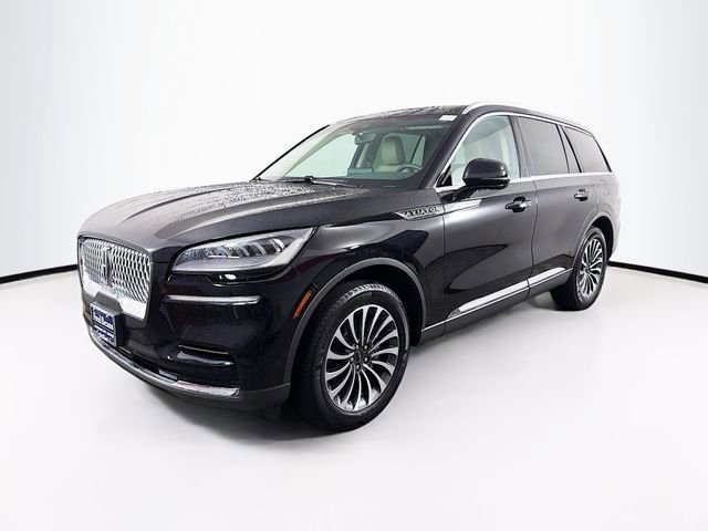 Used 2023 Lincoln Aviator AWD w/ Premium Package image 3