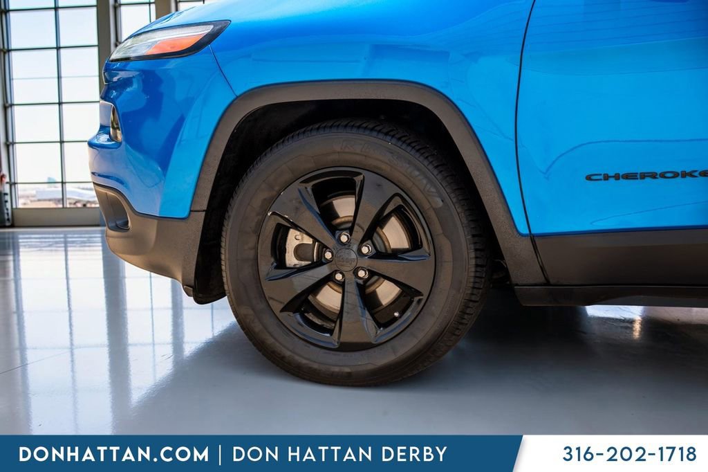 Used 2018 Jeep Cherokee Latitude w/ Altitude Package FWD image 33