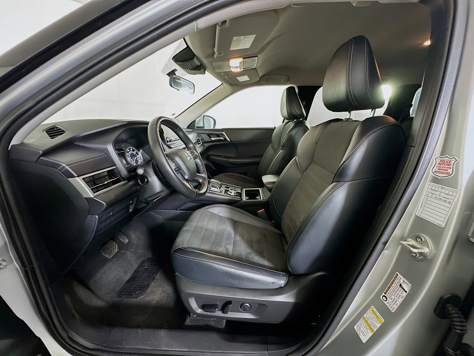 Used 2024 Mitsubishi Outlander SE image 13