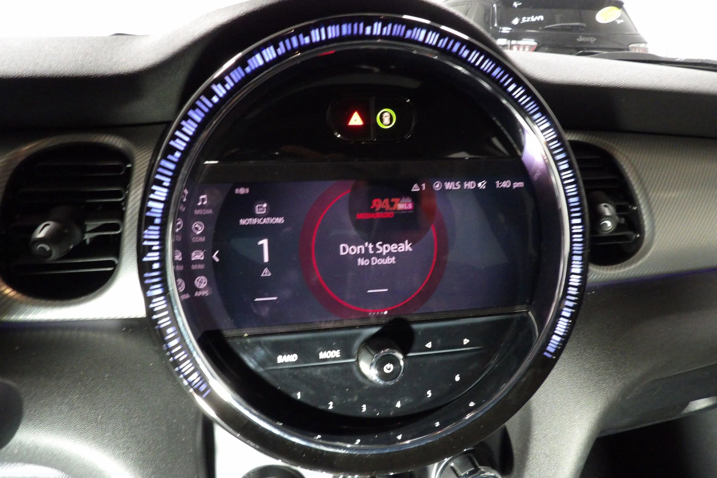 Used 2022 MINI Cooper 2-Door Hardtop image 11