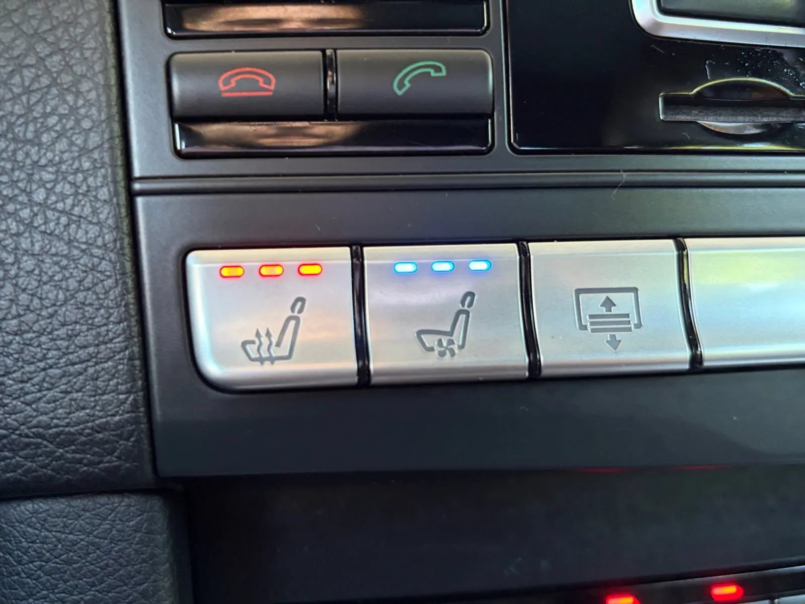 Used 2014 Mercedes-Benz E 550 4MATIC Sedan image 24