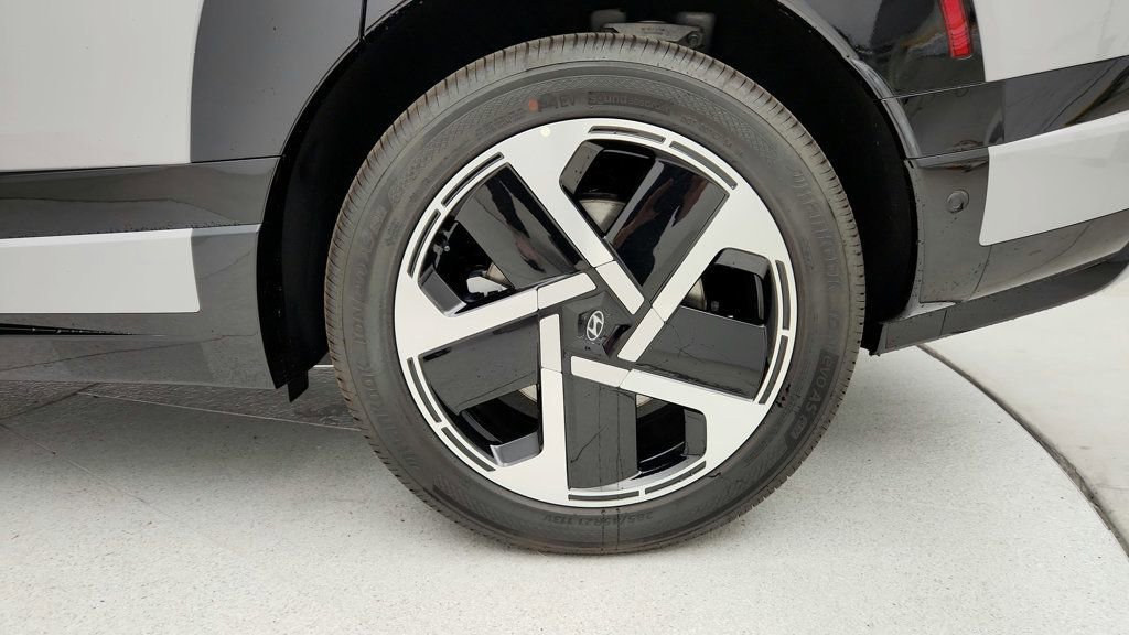 Used 2026 Hyundai Ioniq 9 Limited image 9