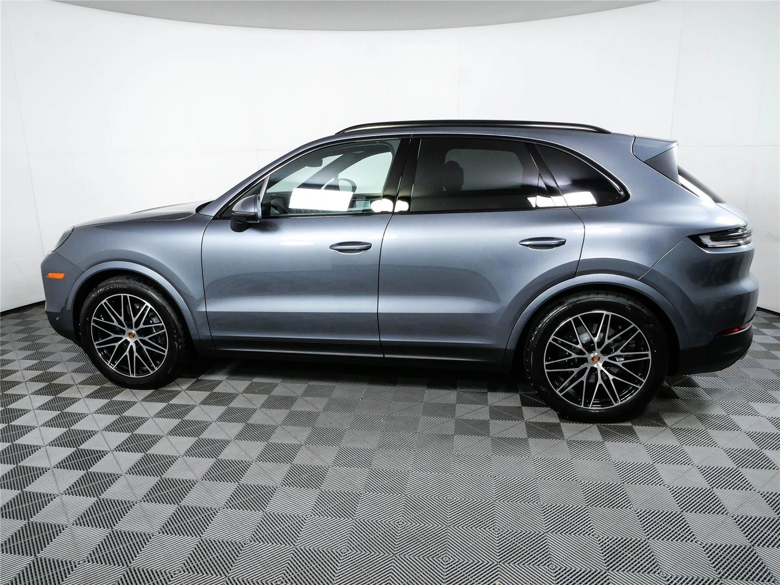 New 2026 Porsche Cayenne AWD/4WD image 2