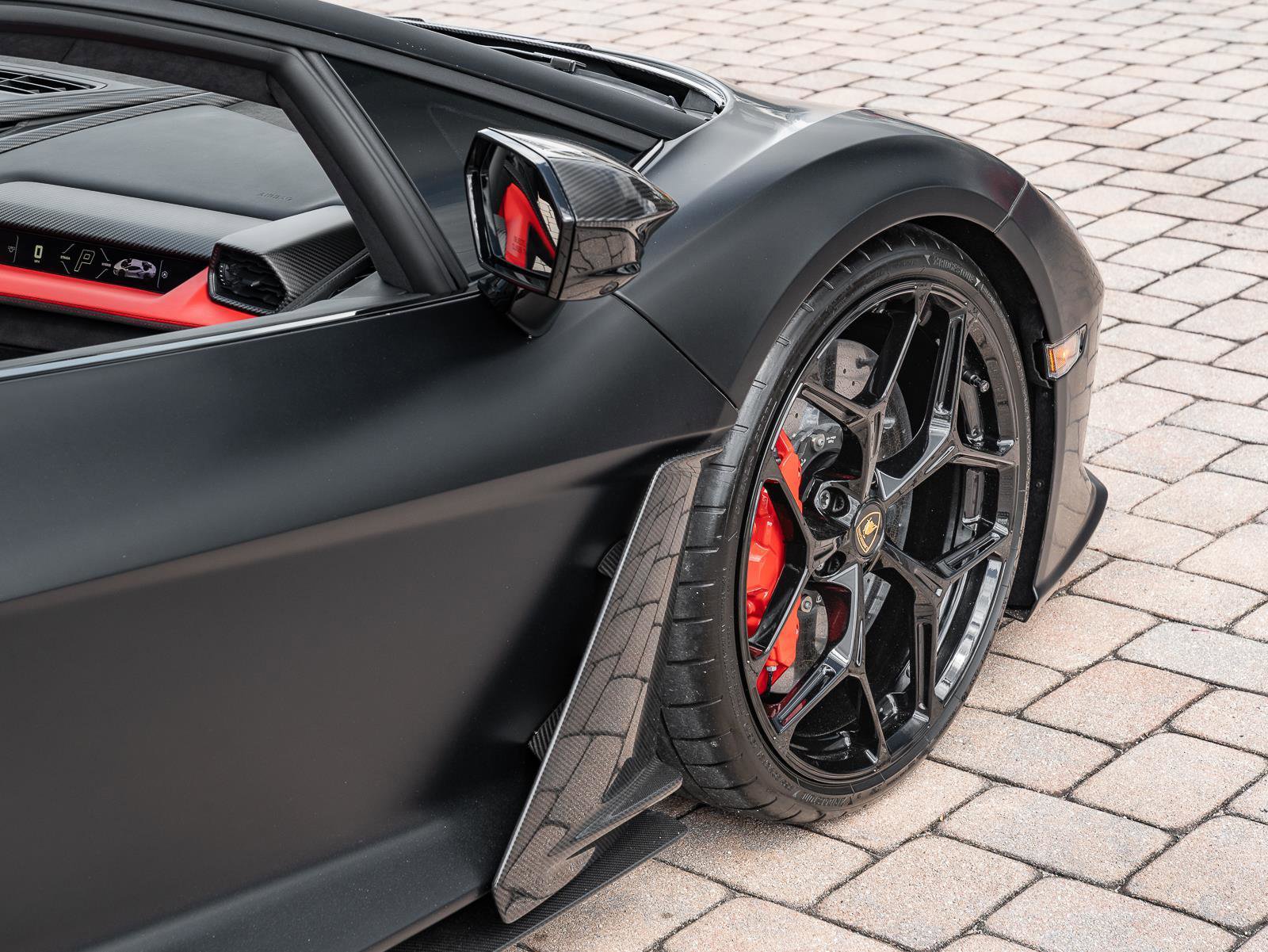 Used 2024 Lamborghini Revuelto image 15