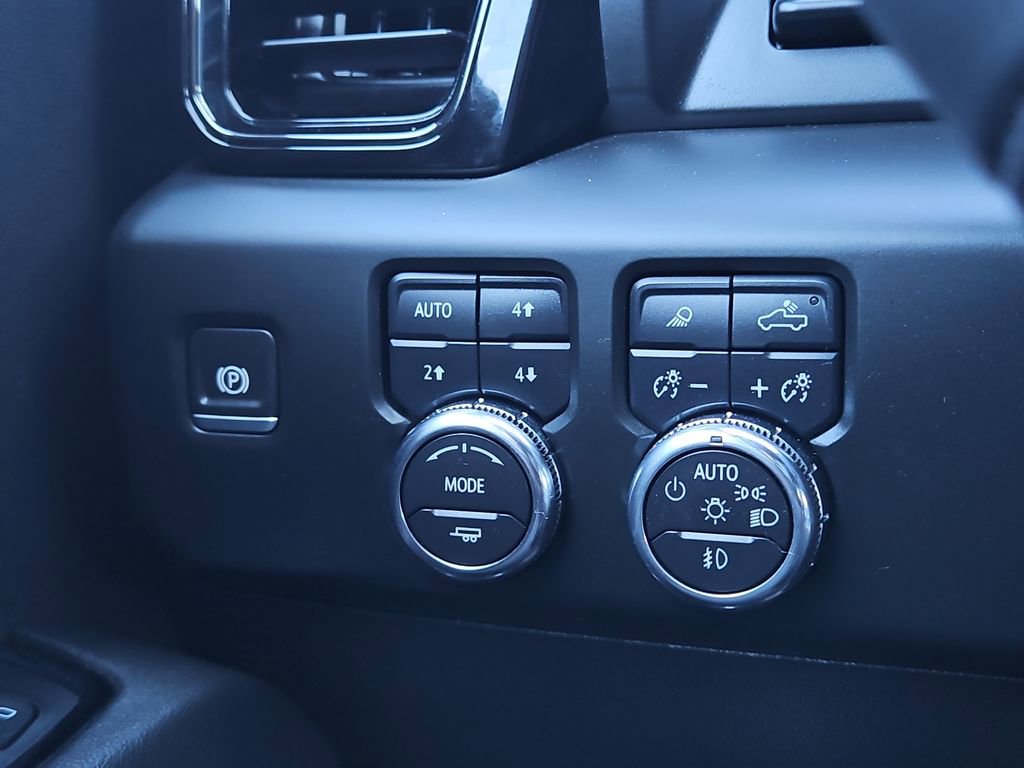 Used 2024 GMC Sierra 1500 AT4 w/ Technology Package image 15
