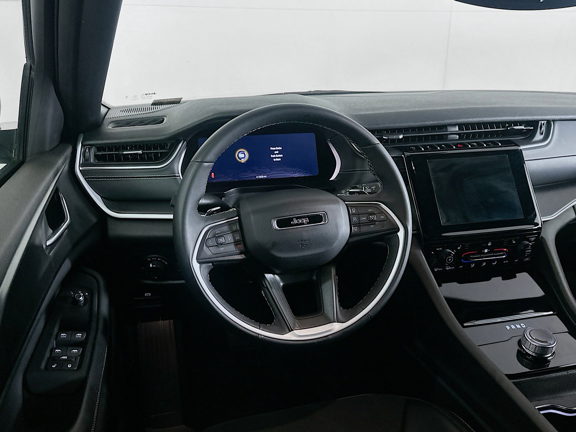 Used 2024 Jeep Grand Cherokee L Altitude image 18