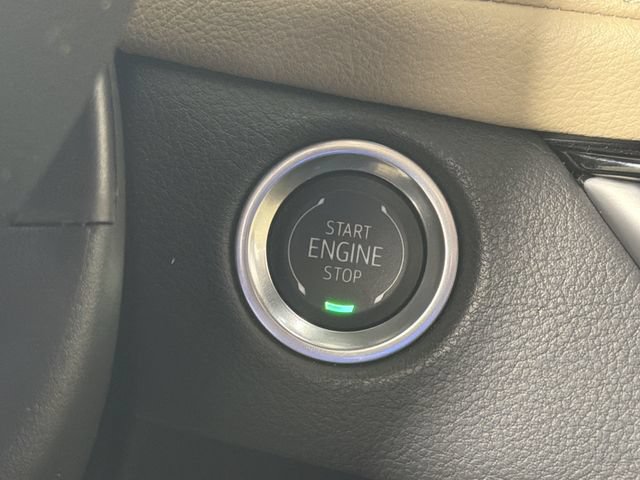 Used 2025 Cadillac XT4 Premium Luxury w/ Cold Weather Package FWD image 6