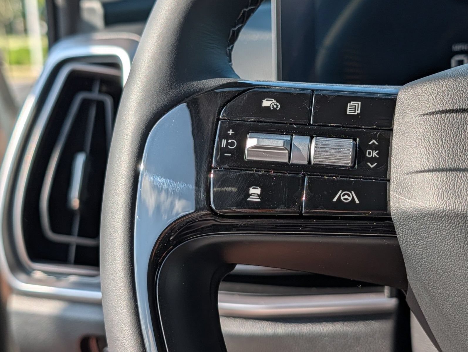 New 2026 Kia Sorento LX FWD image 32