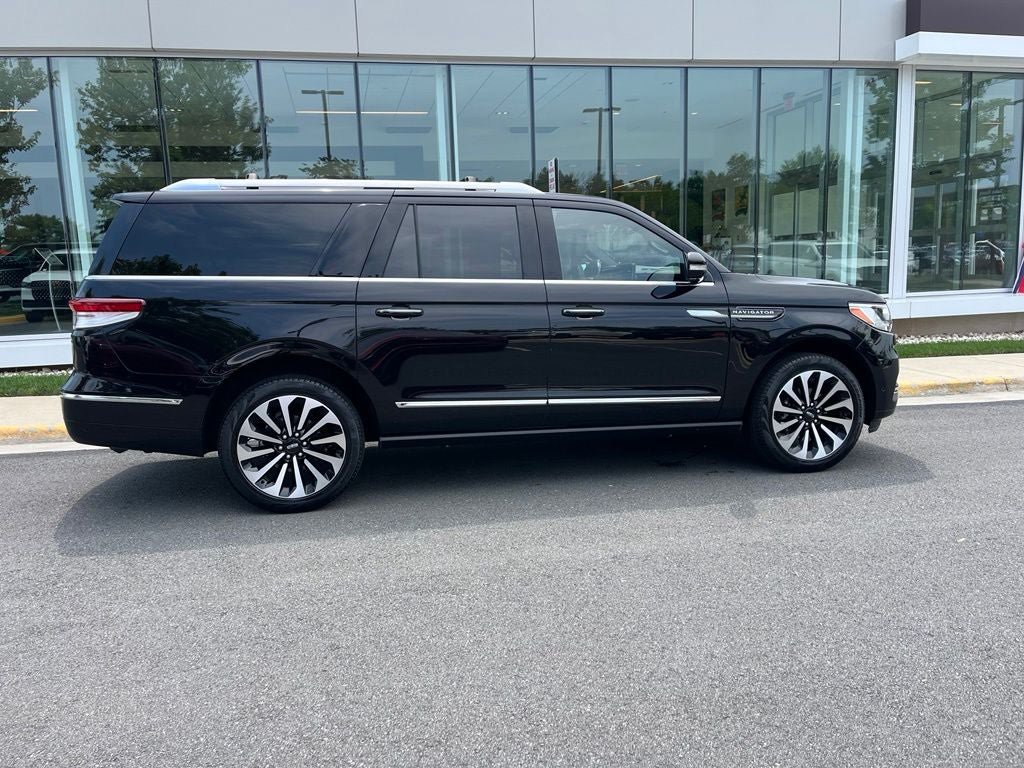 Certified 2023 Lincoln Navigator L Reserve AWD/4WD image 10