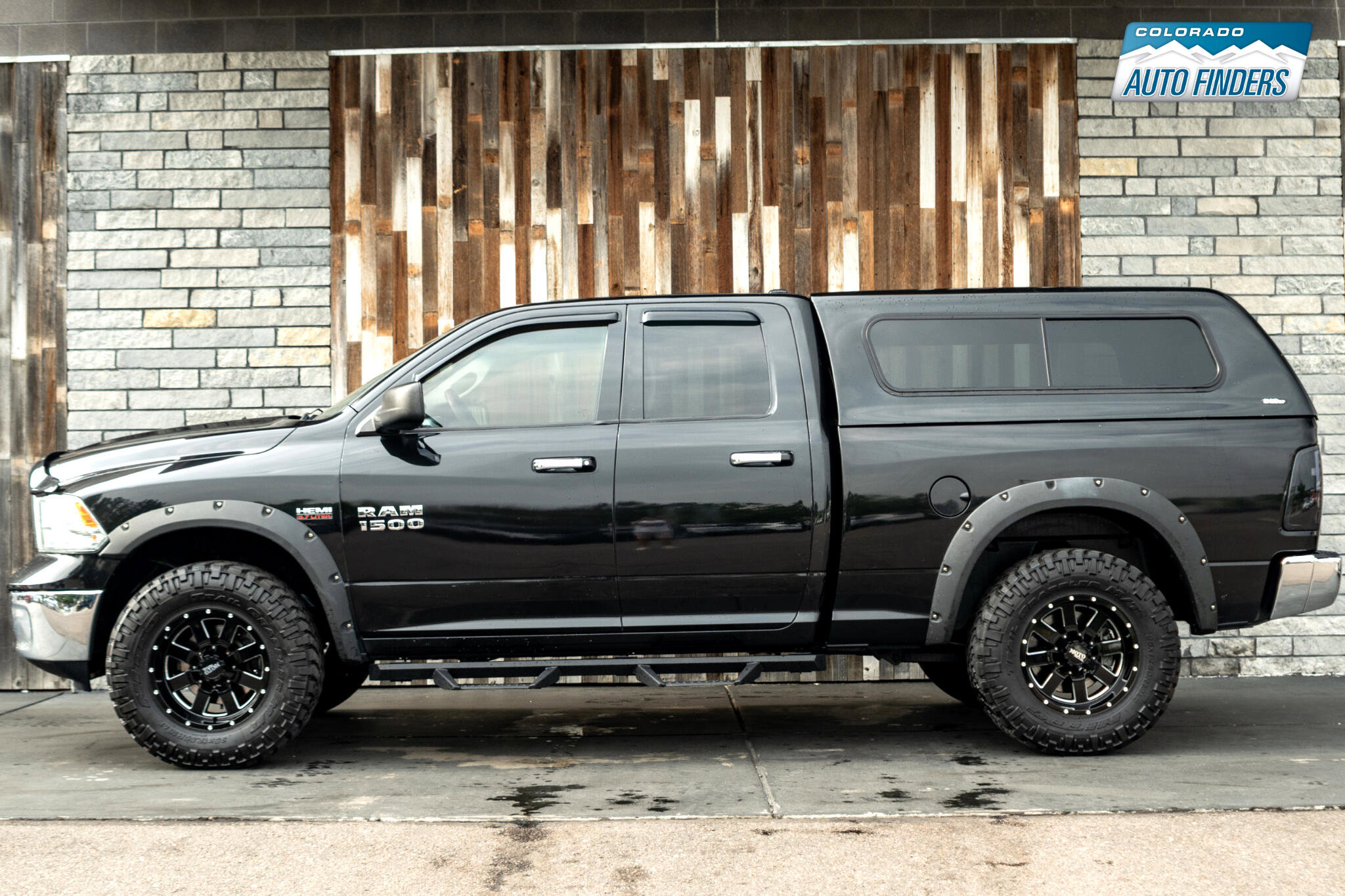 Used 2017 RAM 1500 Classic SLT image 3