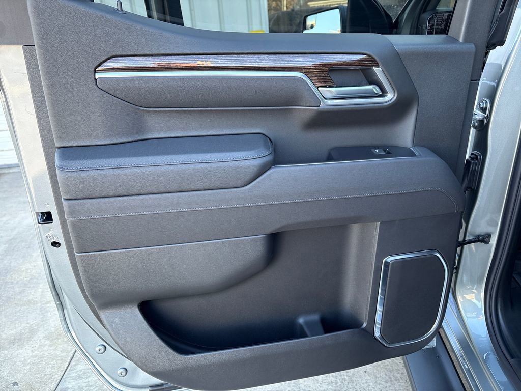 New 2026 GMC Sierra 1500 Elevation w/ LPO, Elevation Black Package AWD/4WD image 36