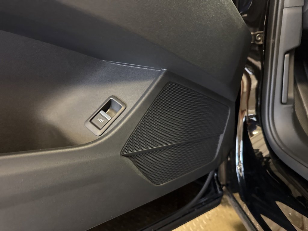 New 2025 Audi Q4 e-tron Premium image 6
