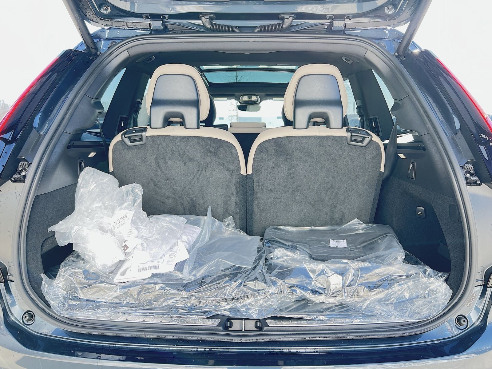 New 2026 Volvo XC90 B6 Plus w/ Protection Package Premier AWD/4WD image 35