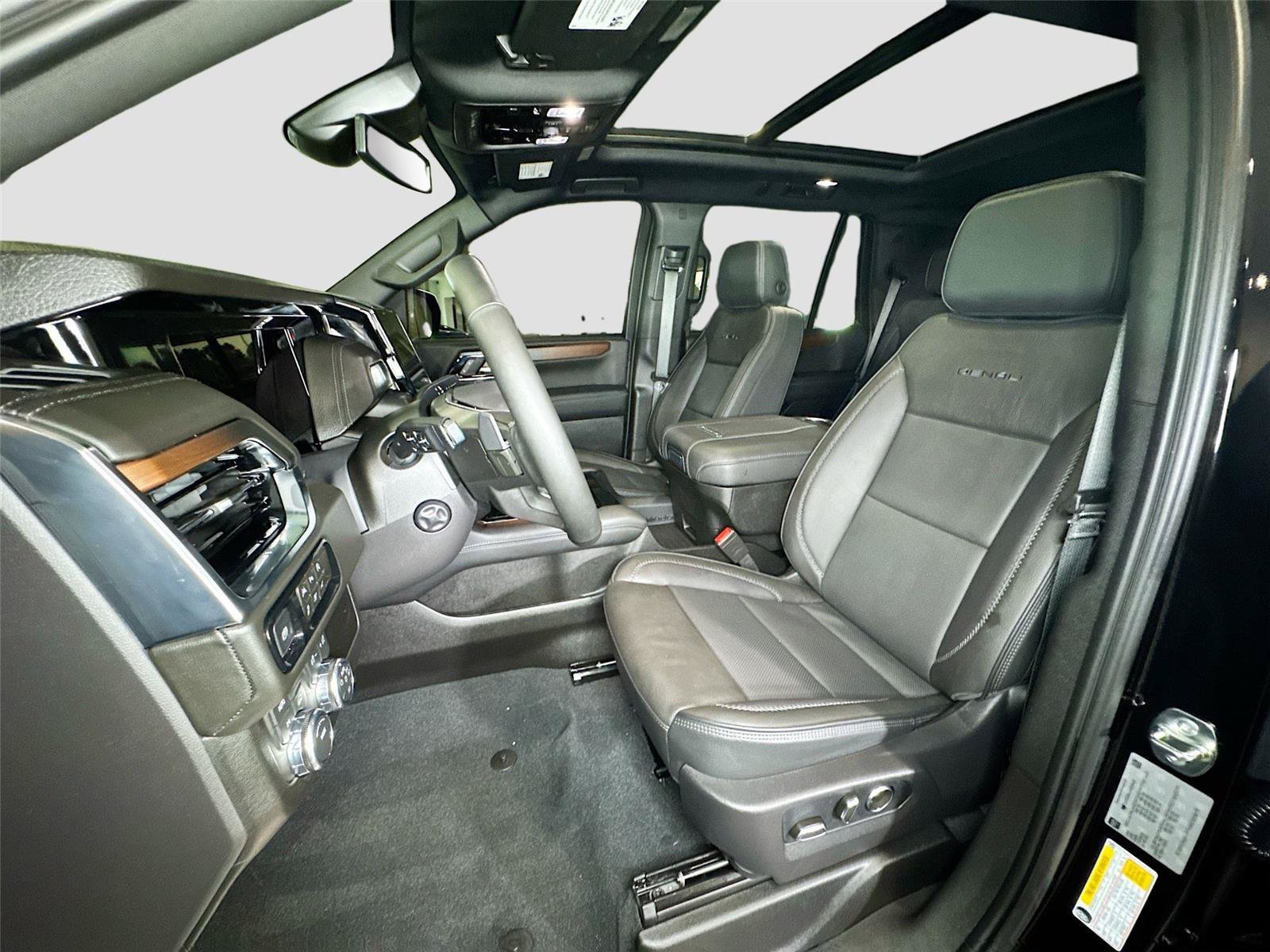Used 2026 GMC Yukon Denali w/ Sun & Power Step Package AWD/4WD image 2